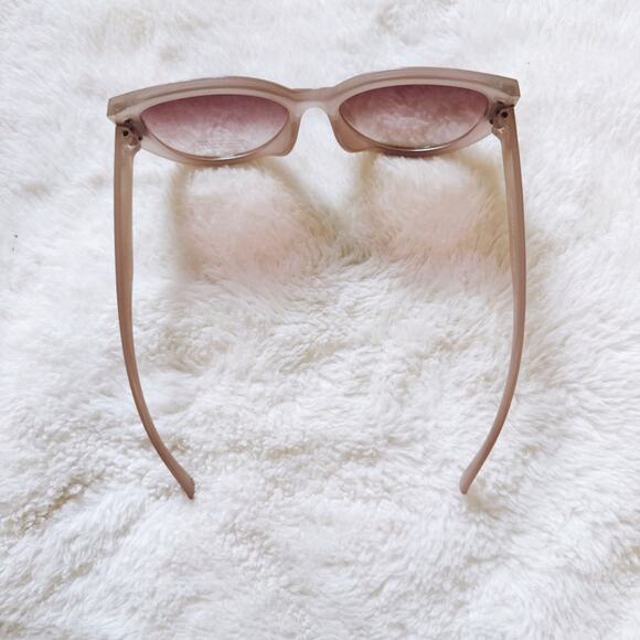 Rosy Light Gray Cat Eye Oversized Sunglasses - Picture 6 of 11